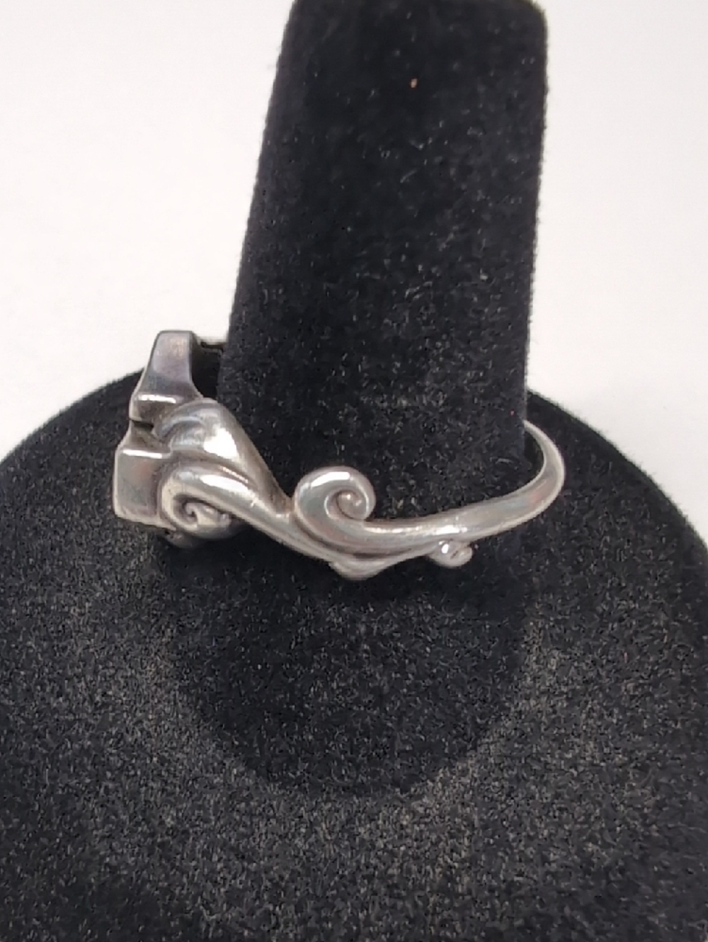 Harley Davidson Sterling Shield Ring W/ Mother Of Pearl Shell Inlay - Picture 4 of 12